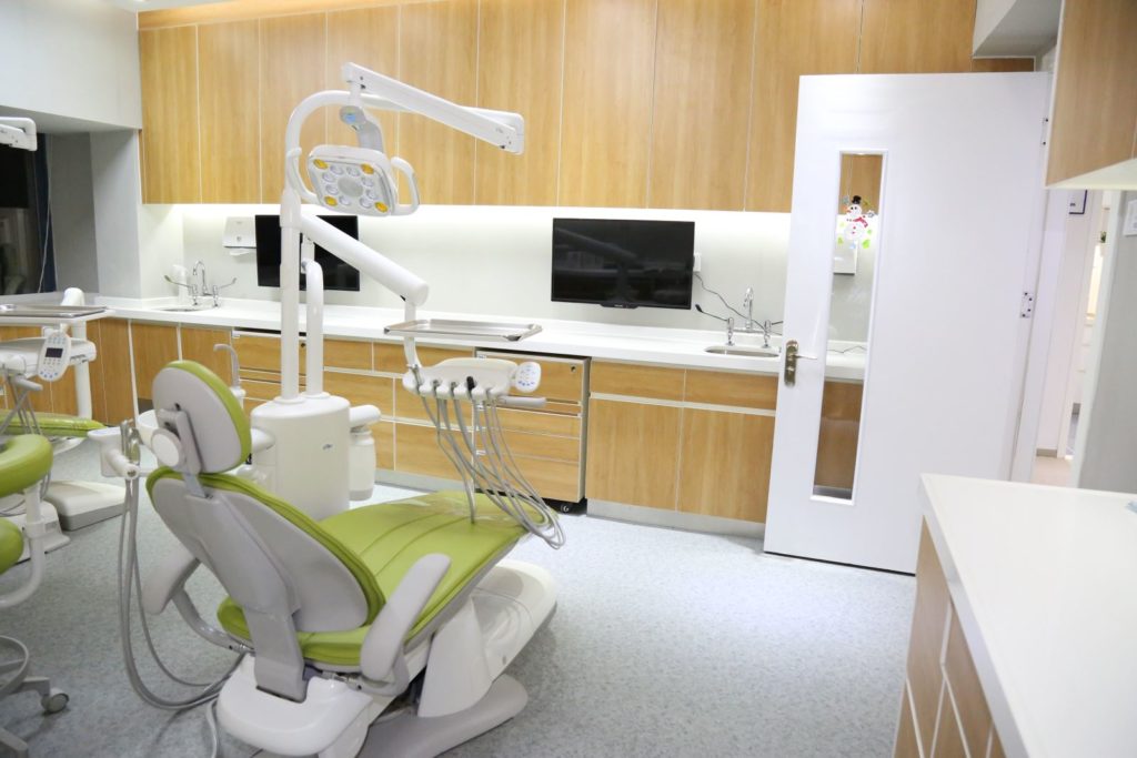 Modern dental equipment in Shenzhen