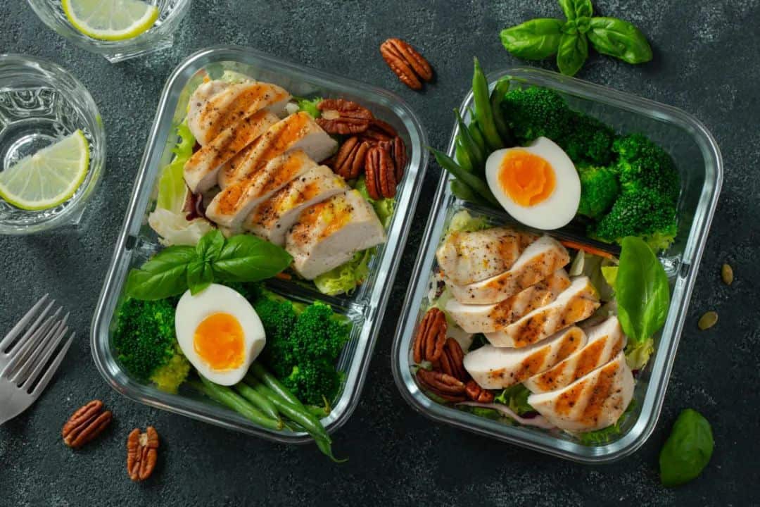 Featured image for “How to Meal Prep with a Professional Bodybuilder”