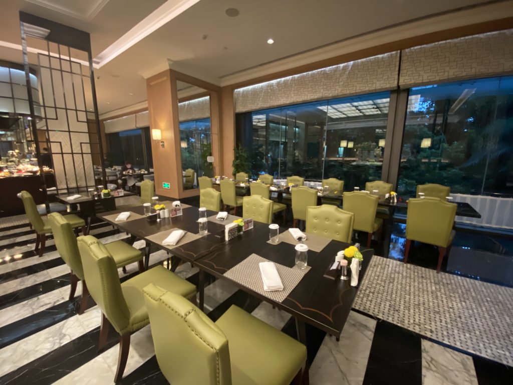 Silk restaurant offers a retreat from busy city life with a revamped dinner buffet. Mainly Chinese food is served, but there are some Pan-Asian and Western classics too.