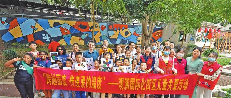 Featured image for “Kids Painting in LongHua: Expats Volunteering in Shenzhen”
