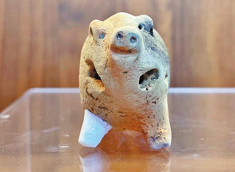 Featured image for “Pottery pig, 6,000- year-old, found”