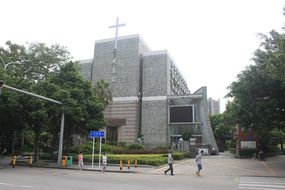 Featured image for “Good Friday and Easter Sunday Church Services in English”